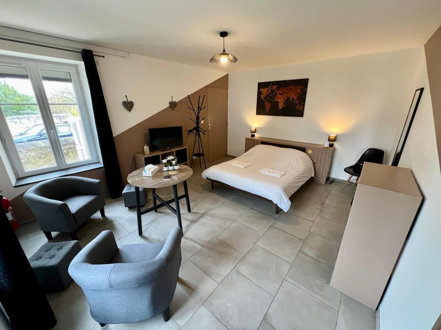 Chez Marcel - Maison 3 Chambres Lussac-les-Châteaux Kültér fotó
